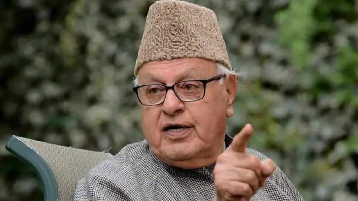 ‘রাজ্যের মর্যাদা ফিরিয়ে দেওয়ার কথা বললেই কাশ্মীরে জঙ্গি হানা হয়!’ ফারুক আব্দুল্লাহর মন্তব্যে তুমুল বিতর্ক