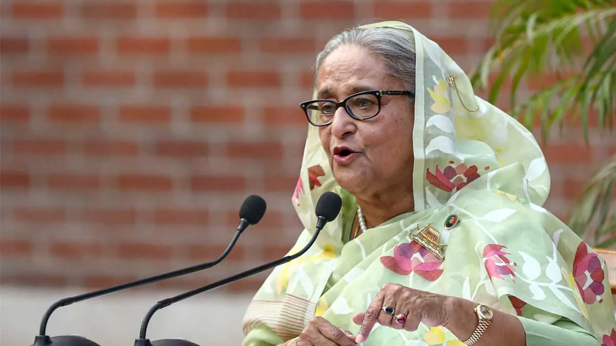 হাসিনার প্রথম প্রকাশ্য ভাষণ
