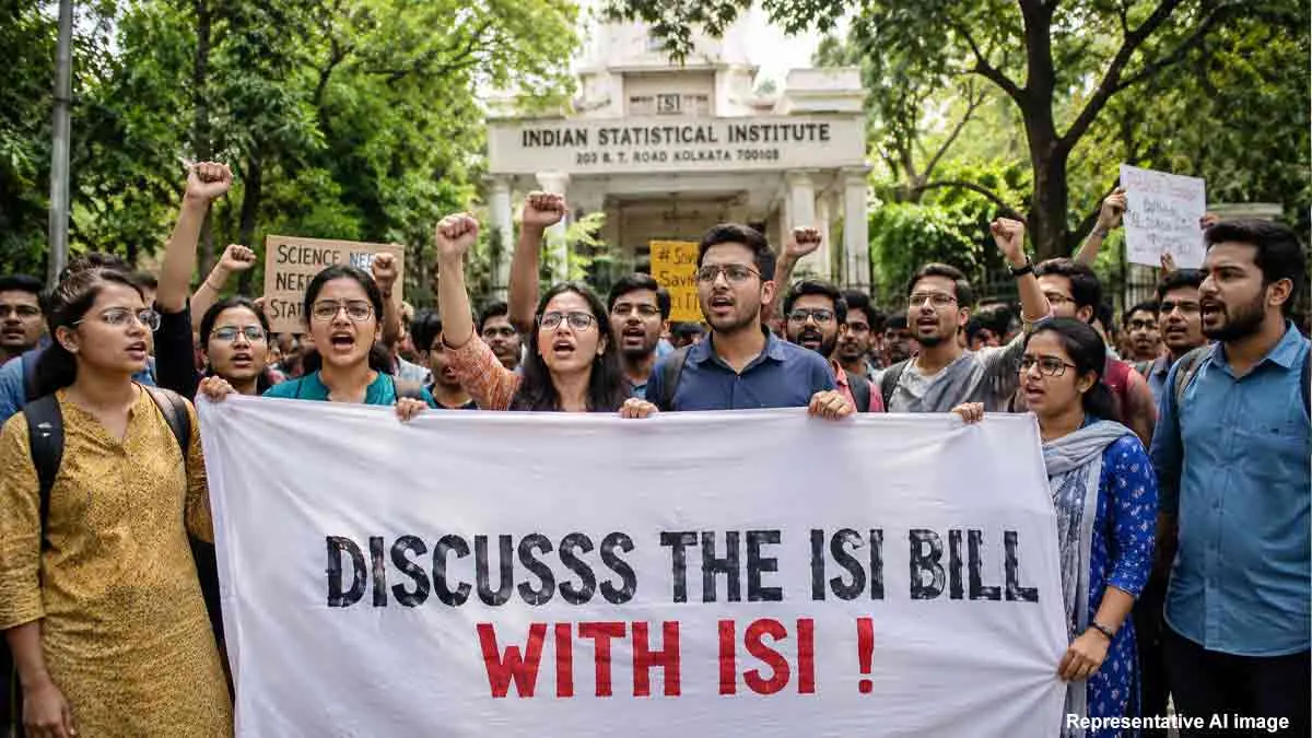 লোকসভায় আইএসআই বিল পেশ, কলকাতা ক্যাম্পাসে ছাত্র-শিক্ষকদের বিক্ষোভ