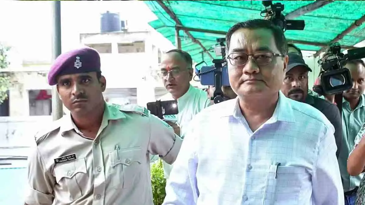 জেপিএসসি অনিয়মের অভিযোগে প্রাক্তন চেয়ারম্যান গ্রেফতার