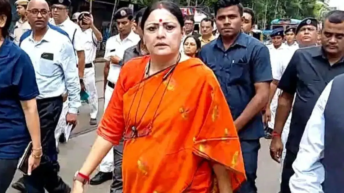 ‘নির্মল ধৃত, মমতা কেন বাদ?’ প্রাক্তন মুখ্যমন্ত্রীর গ্রেফতারির দাবিতে সরব অগ্নিমিত্রা