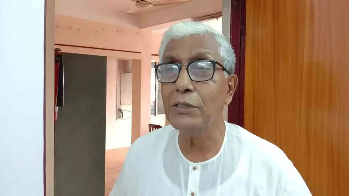 মানিক সরকারের বিরুদ্ধে তিনটি পুলিশি অভিযোগ