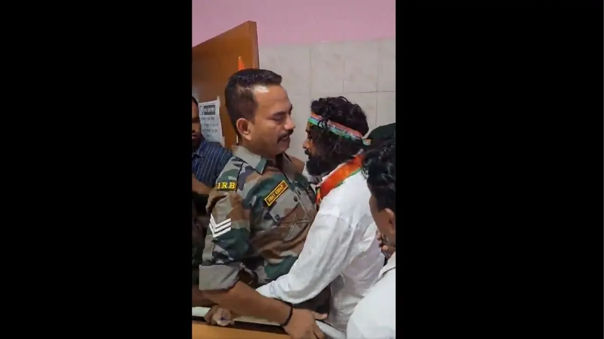 রাঁচিতে তিরঙ্গা যাত্রায় দেবেন্দ্র মাহাতোকে পুলিশি বাধা