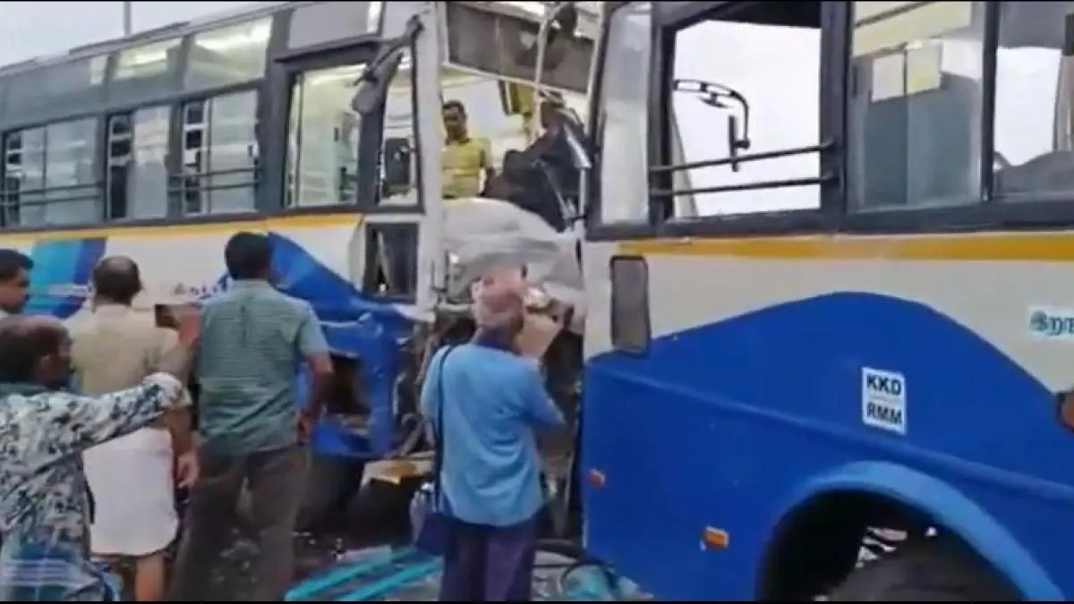 সরকারি বাসে ভয়াবহ দুর্ঘটনা, ৪ জনের প্রাণহানি, ক্ষতিপূরণ ঘোষণা মুখ্যমন্ত্রীর