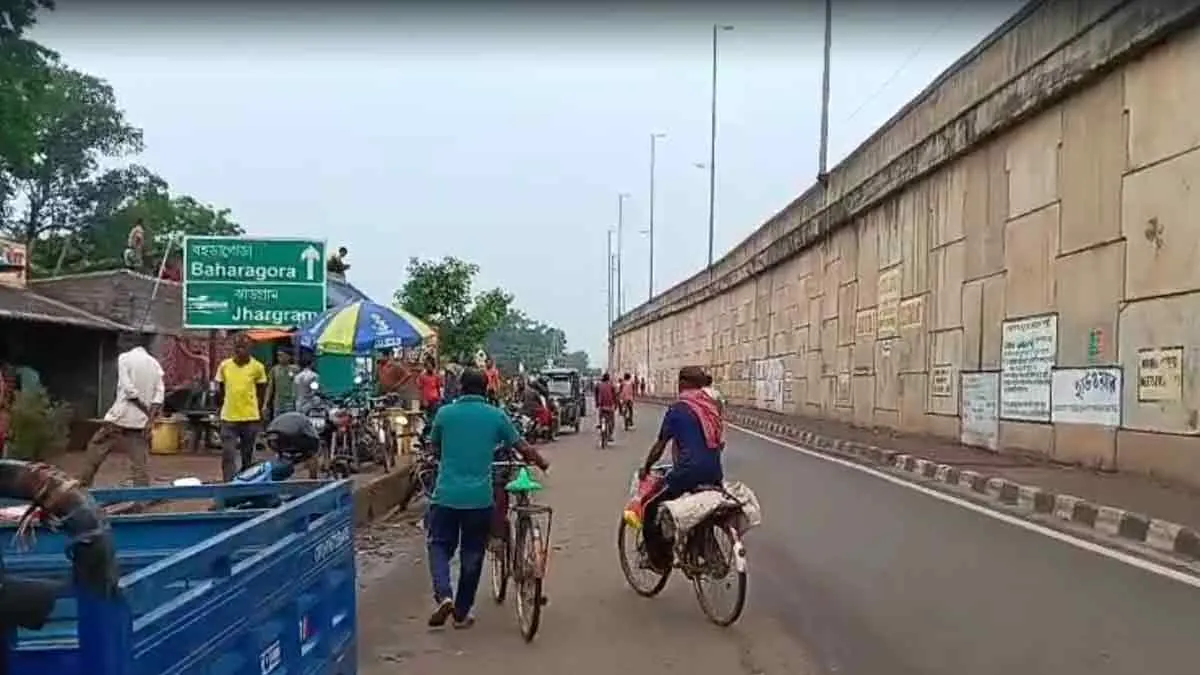 জারগ্রাম: লোধাশুলীতে জাতীয় সড়কের ধারে উচ্ছেদ অভিযান, বিপাকে প্রায় ১৫০ ব্যবসায়ী