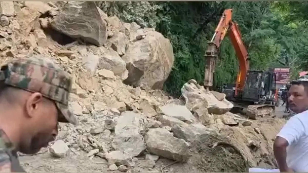সেবক‑কালীবাড়ির কাছে ভয়াবহ ধস, শিলিগুড়ি‑সিকিম যোগাযোগ বিচ্ছিন্ন