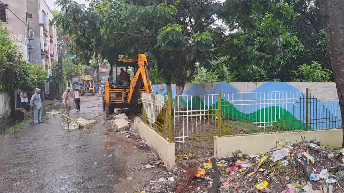শিলিগুড়ি — ড্রেন‑ফুটপাত দখল করা অবৈধ পার্ক ভাঙার কঠোর আদেশ পুর কমিশনারের