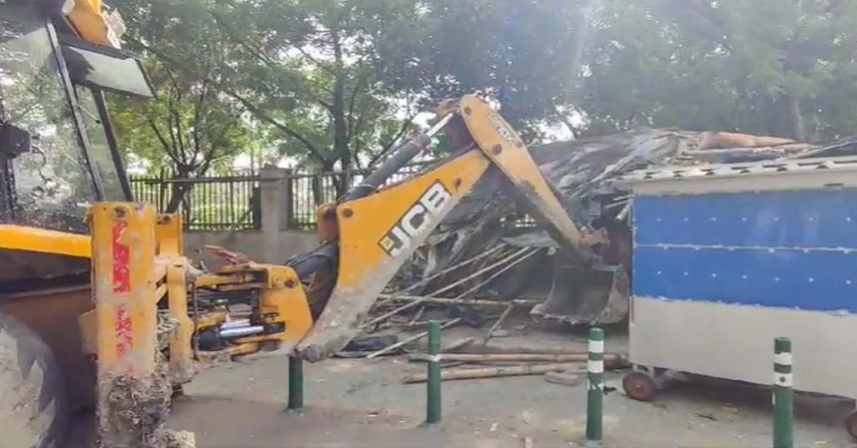 বুলডোজারে সাফ রেলের অবৈধ দখল, অভিযান হাওড়া, টিকিয়াপাড়া ও শালিমারে