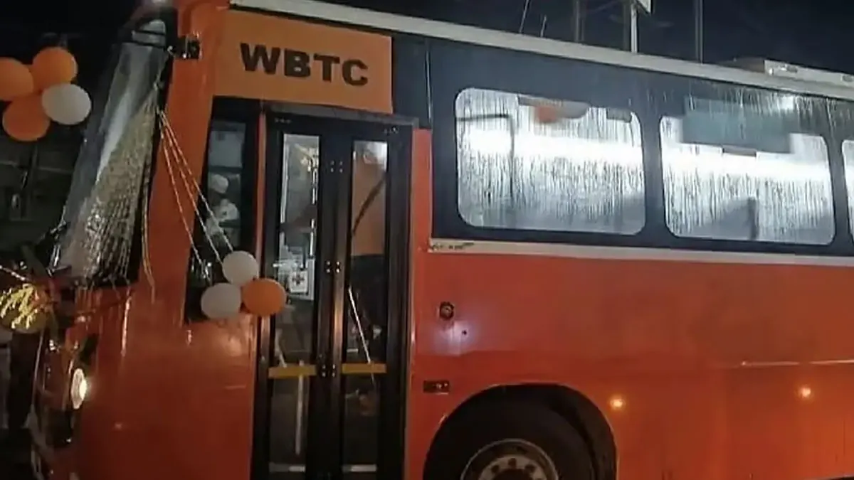 বাংলার রাস্তায় এবার গেরুয়া রঙের বাস, নতুন সিদ্ধান্ত জানাল পরিবহণ দফতর
