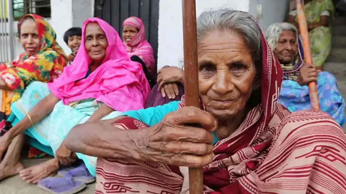 অগাস্টে দেড় হাজার টাকা পর্যন্ত সামাজিক নিরাপত্তা ভাতা বাড়ল, বয়স্ক ও বিধবা নাগরিকের মুখে হাসি