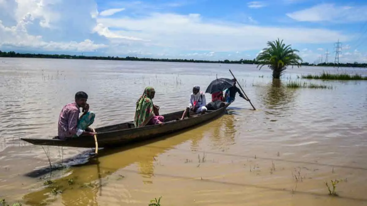 অসমের ভয়াবহ বন্যা: মৃত সংখ্যা বাড়ে ৬১, ত্রাণ শিবিরে আশ্রয় নিলেন ১.১৫ লক্ষের বেশি মানুষ