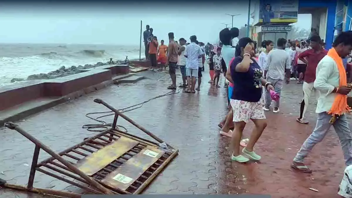 নিম্নচাপ‑ভরা কোটাল‑জোড়া প্রভাবে উত্তাল দীঘা, সমুদ্রে নিষেধাজ্ঞা আরোপ