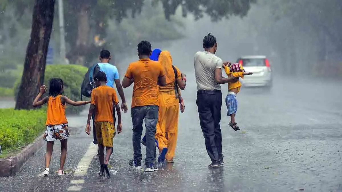 সোমবার দিল্লিতে মেঘলা আকাশ, হালকা বৃষ্টির সম্ভাবনা