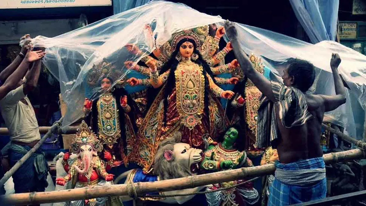 পুজোর মুখে দুর্যোগের ভ্রুকুটি! বঙ্গোপসাগরে দানা বাঁধছে ঘূর্ণিঝড়, চিন্তায় কলকাতা ও দক্ষিণবঙ্গ